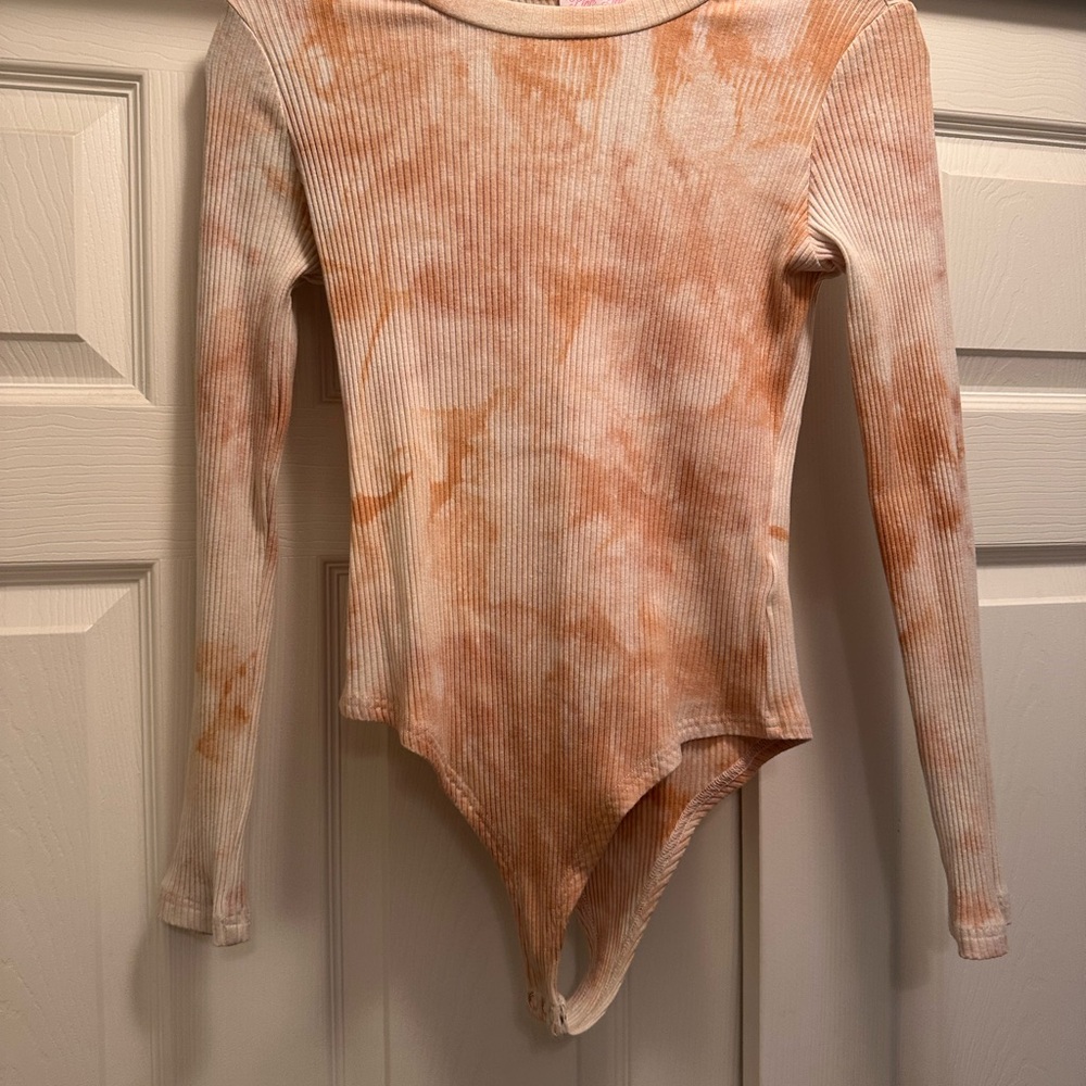 Pink Lily Ribbed Tie-Dye Bodysuit in White and Cream